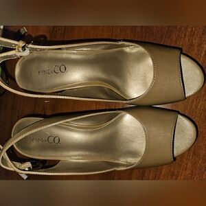 Nine & Co Womans Beige Slingback Heels Size 8.5
